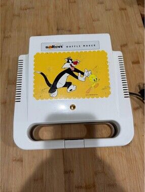 VTG Salton Looney Tunes Sylvester & Tweety Novelty Waffle Maker Multicolor *